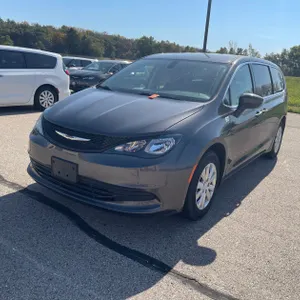 2020 Chrysler Voyager Mini Van (Has WI Title)