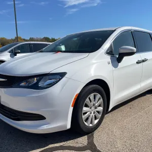 2020 Chrysler Voyager Mini Van (Has WI Title)