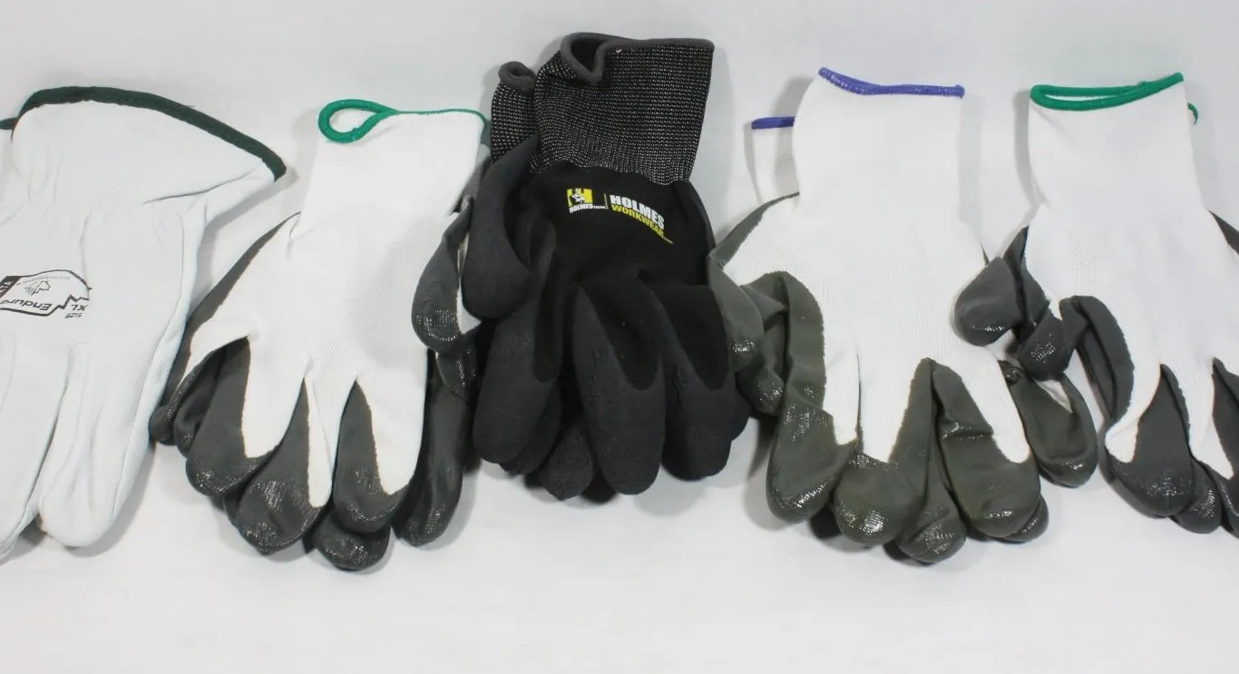 LOT OF 5 GLOVES. BRANDS RANGE FROM HOLMES WORKWARE
