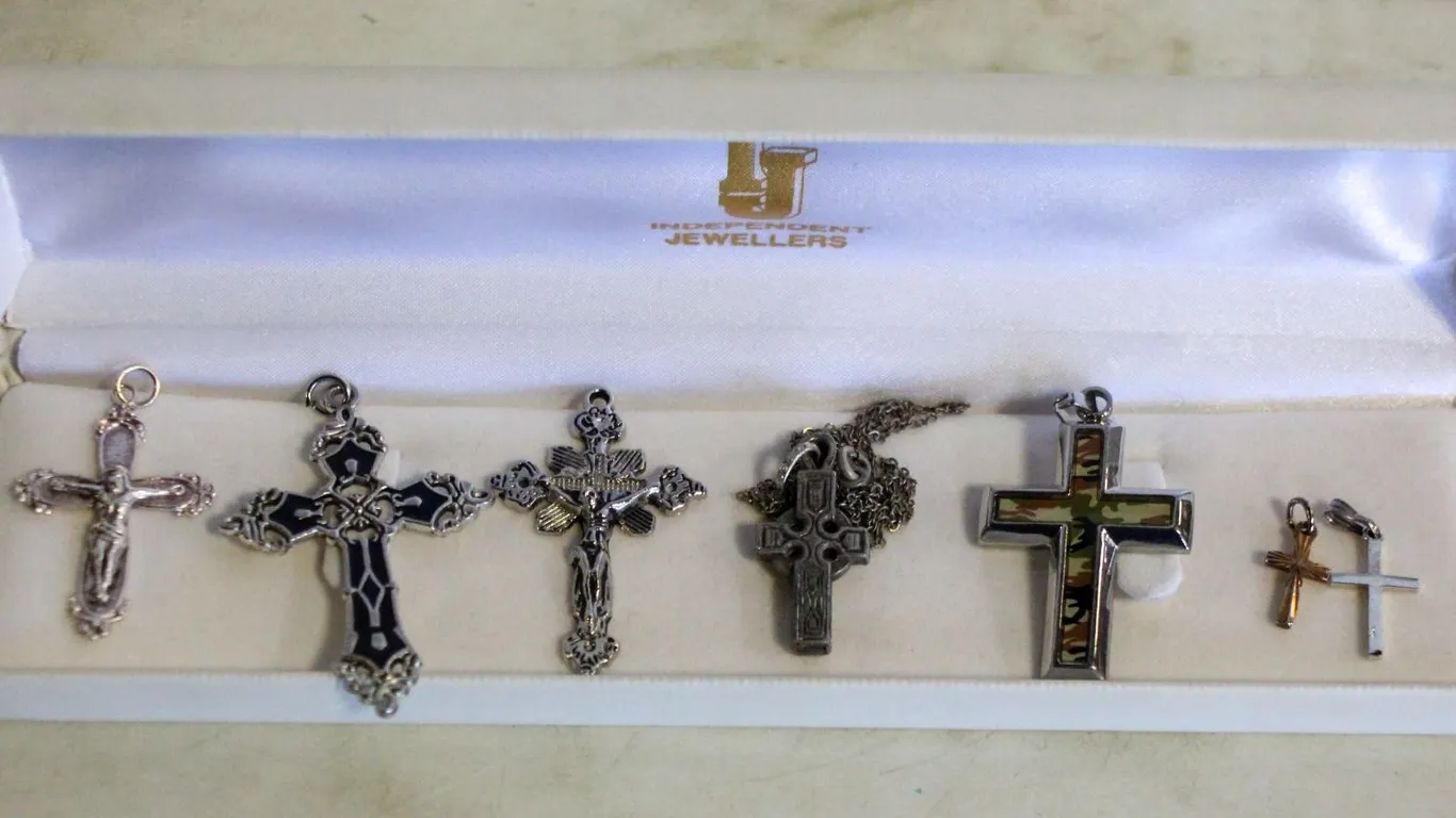 LOT OF 7 CROSS'S, 1 LABELLED STEELTIME