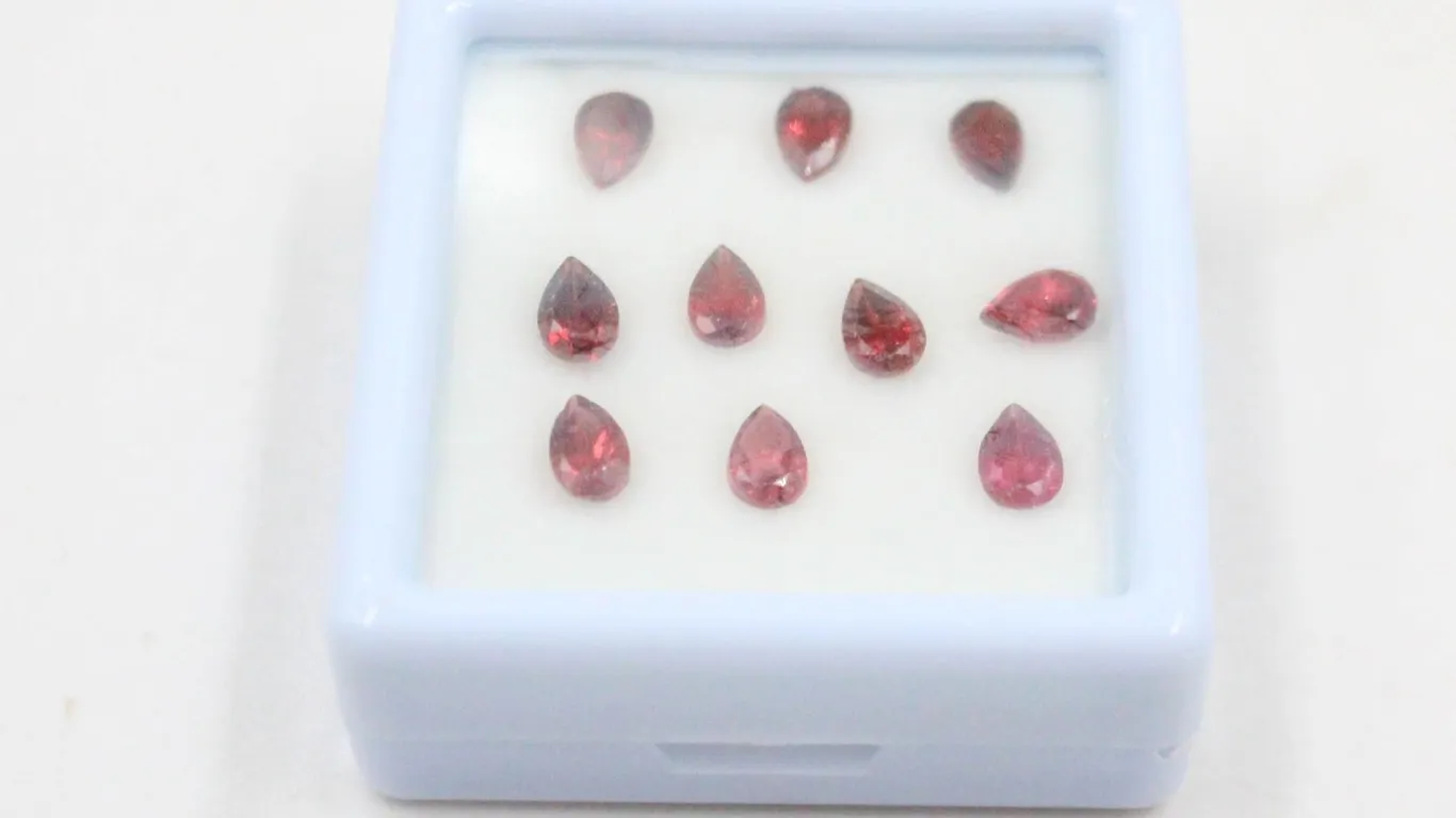 #120-NATURAL DARK RED GARNET GEMSTONE 5.90CT