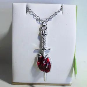 NEW BLEADING HRAT NECKLACE.