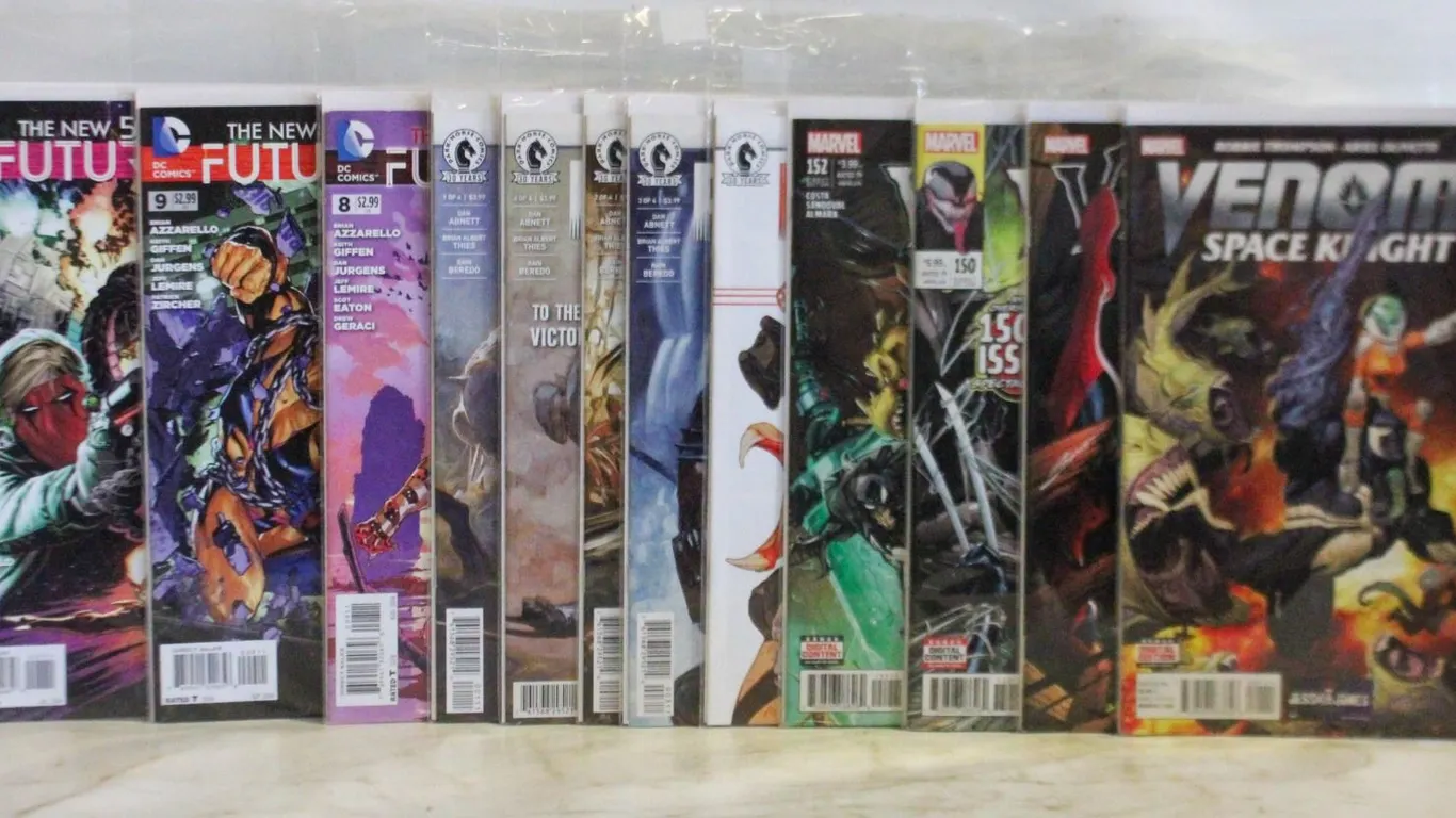 DC COMICS FUTURES END & DARK HORSE