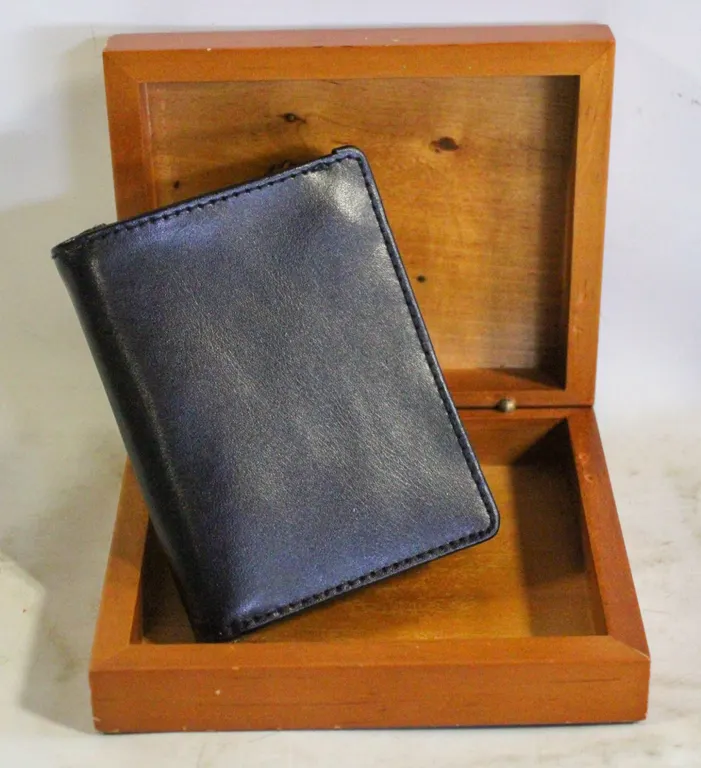 GENUINE LEATHER WALLET "SCRIMSHAW" DESIGN WOODEN-