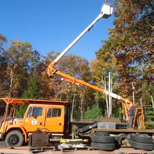 1999 Freightliner FL80 Crew Cab Bucket Lift Truck