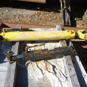 (2) Hydraulic Cylinders