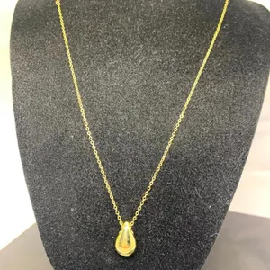 Gold Tone Necklace With a Tear Drop Pendant