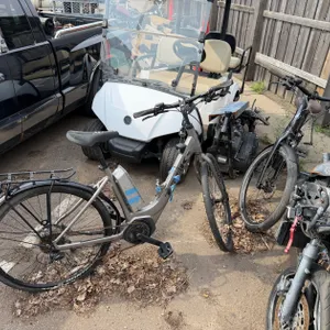 (2) Bikes: Trek Electric & Como Electric