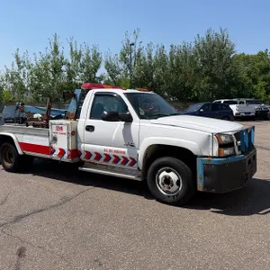 2004 Chevrolet Silverado Tow Truck