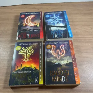 Alexandra Bracken The Darkest Minds Paperback Book Set