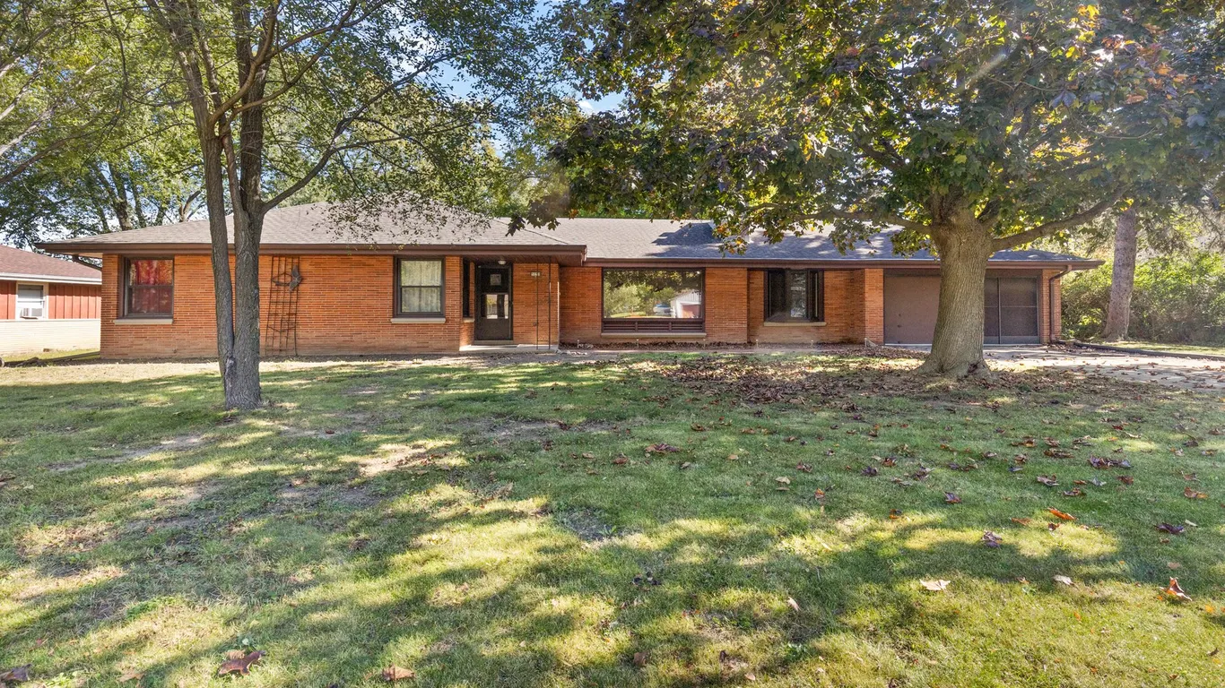 5252 S Tuckaway Dr Greenfield, WI 53221