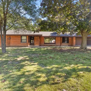 5252 S Tuckaway Dr Greenfield, WI 53221