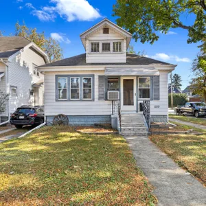 1100 N 69th St Wauwatosa, WI 53213