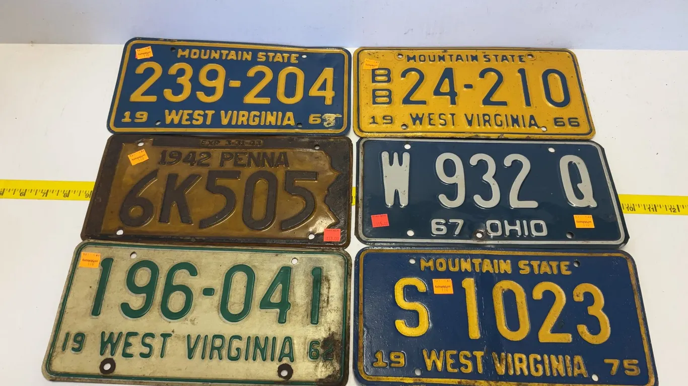 (6) Vintage Licenses Plates