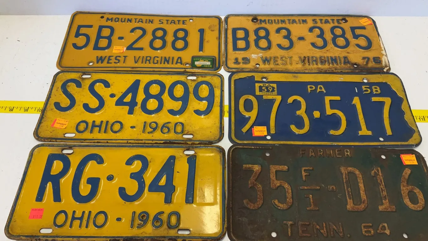 (6) Vintage Licenses Plates