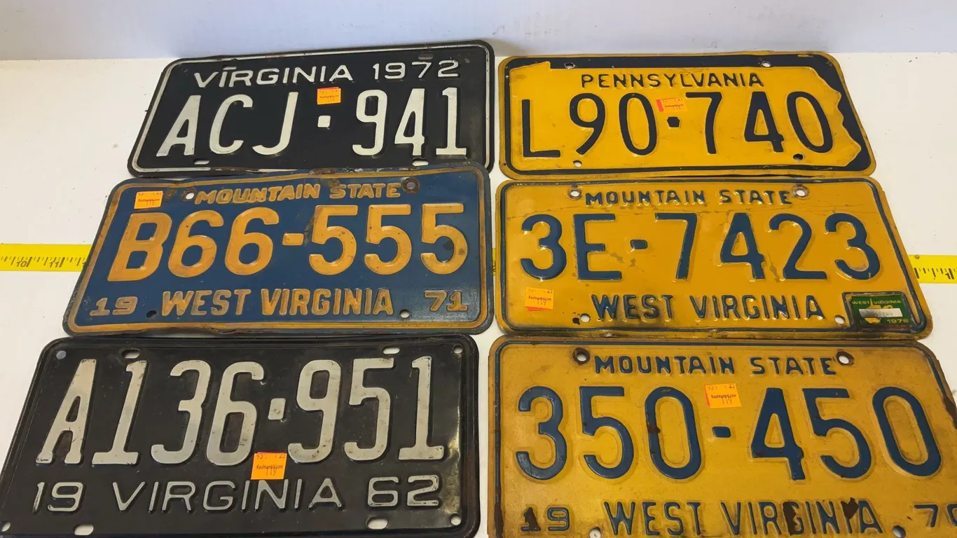 (6) Vintage Licenses Plates