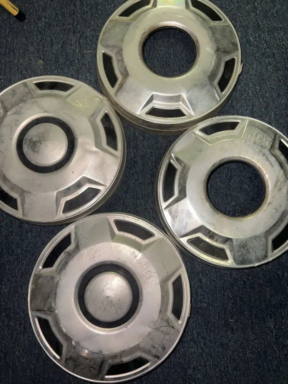 (4) Aluminum Hubcaps
