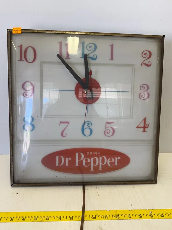 Vintage Dr Pepper lighted wall clock