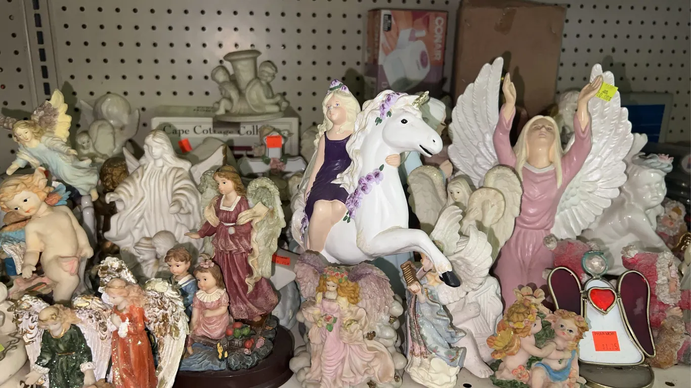 Angel Figurines and Decor