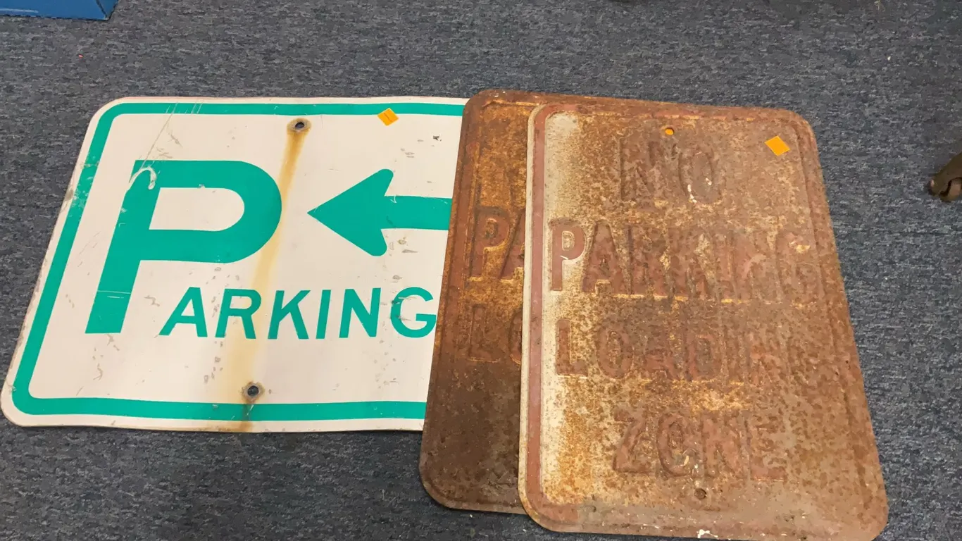 Metal No Parking Signs