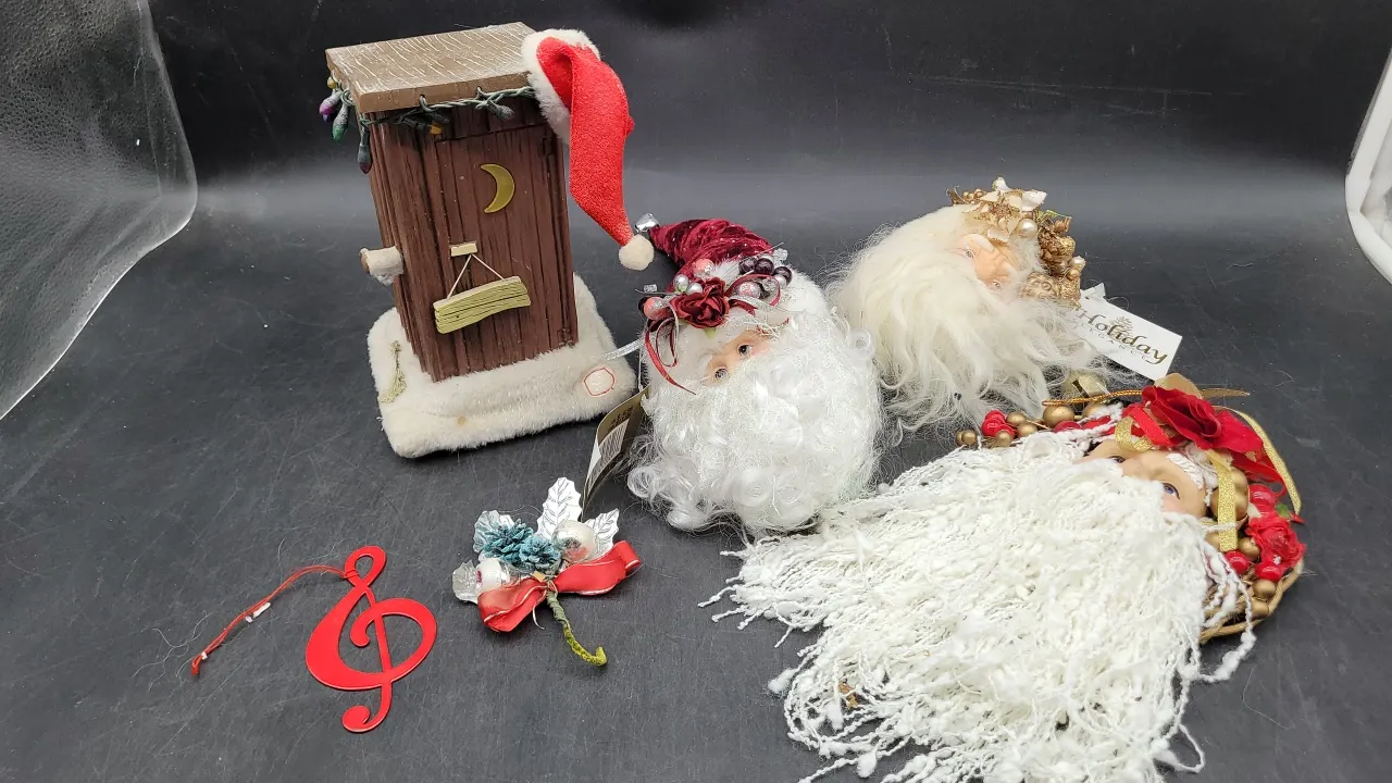CHRISTMAS- SANT DECOR