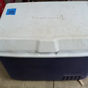 RUBBERMAID COOLER