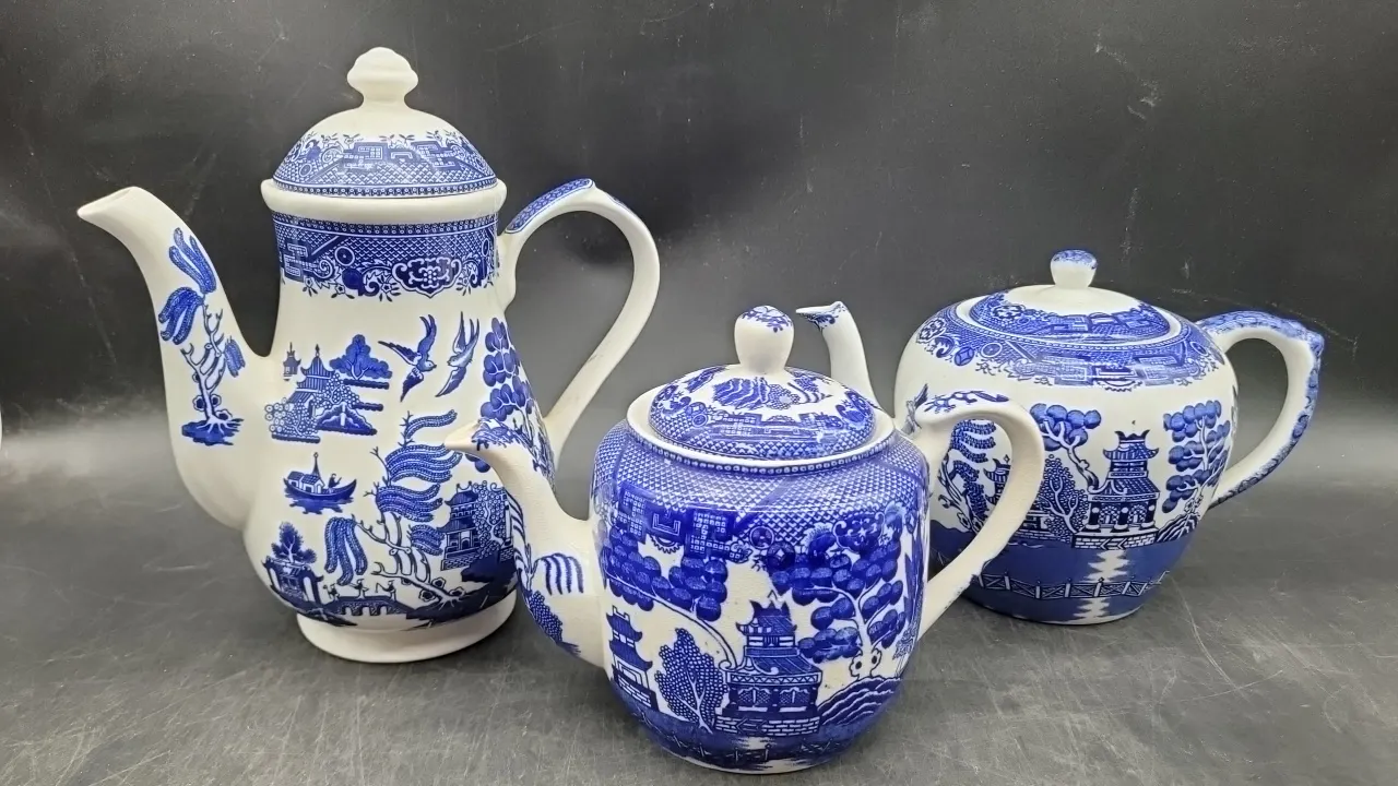BLUE WILLOW TEAPOTS (3)