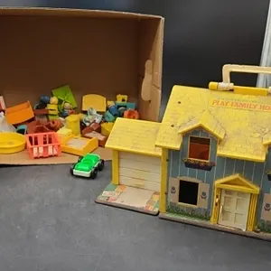 FISHER PRICE VINTAGE PLAY FAMILY HOUSE with accessories & people