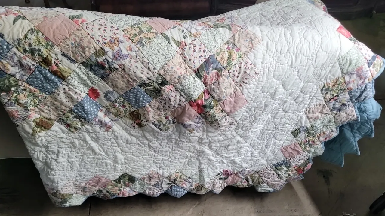 IMPRESSIONS QUILT TYPE COMFORTER -(90 x 84)