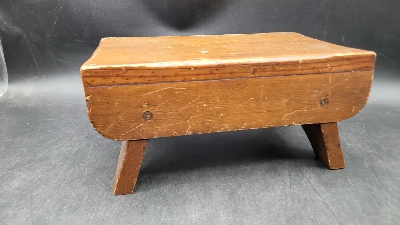 VINTAGE WOODEN STEP STOOL