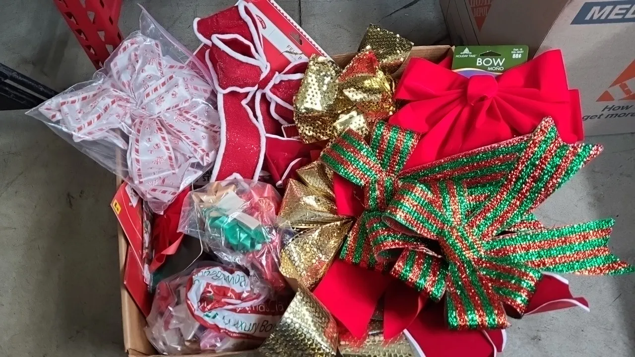 ASSORTED DECORATIVE CHRISTMAS BOWS