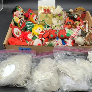 CHRISTMAS- ASSORTED ORNAMENTS