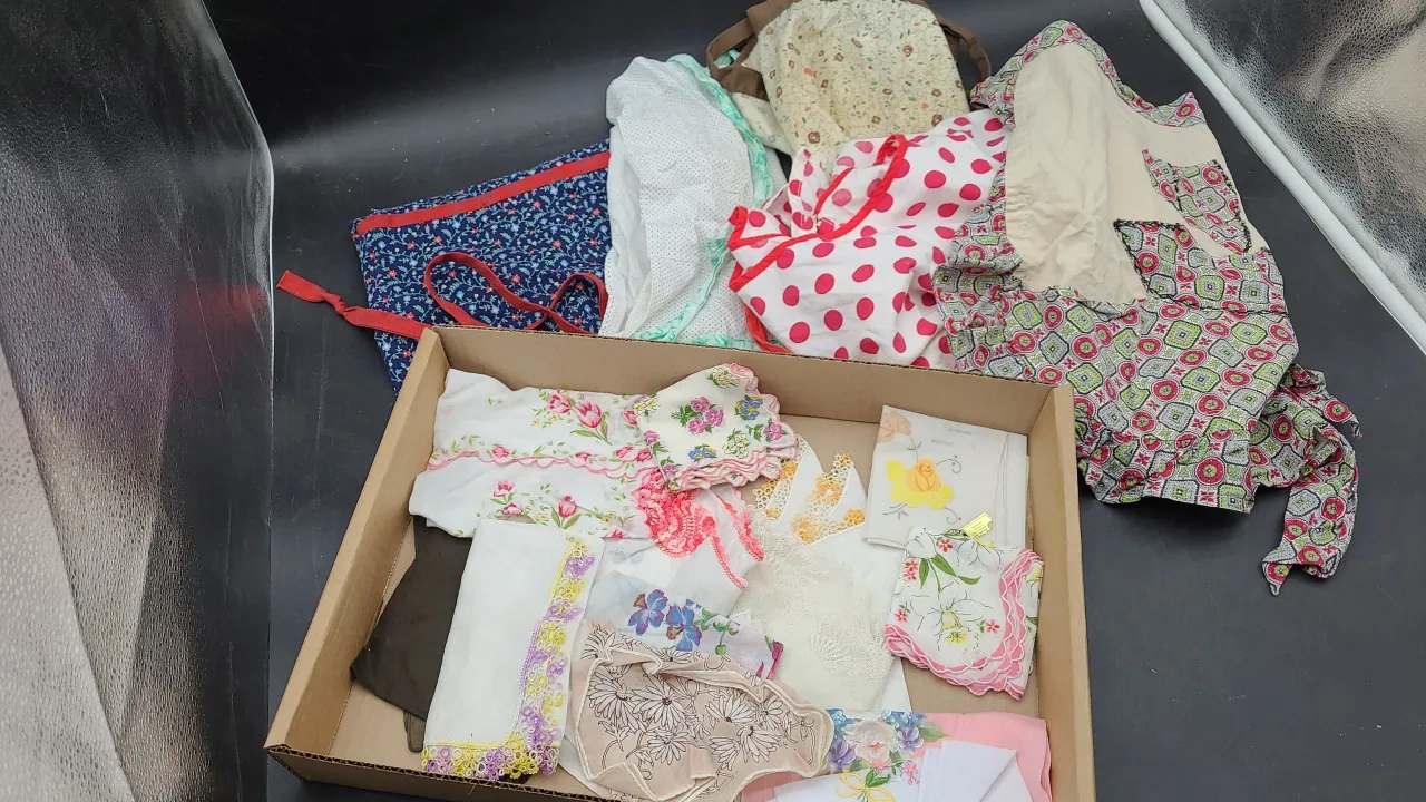 VINTAGE APRONS AND HANKIES