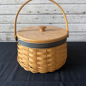 Longaberger 2001 Sewing Circle Basket with Lid