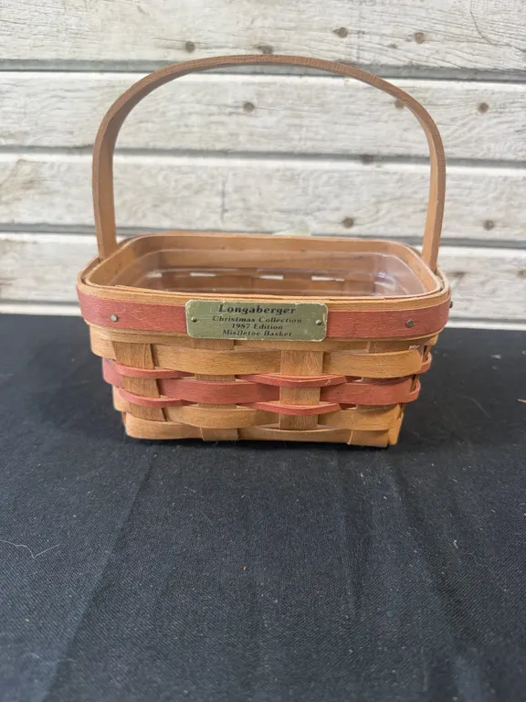 1987 Longaberger Christmas Mistletoe Basket