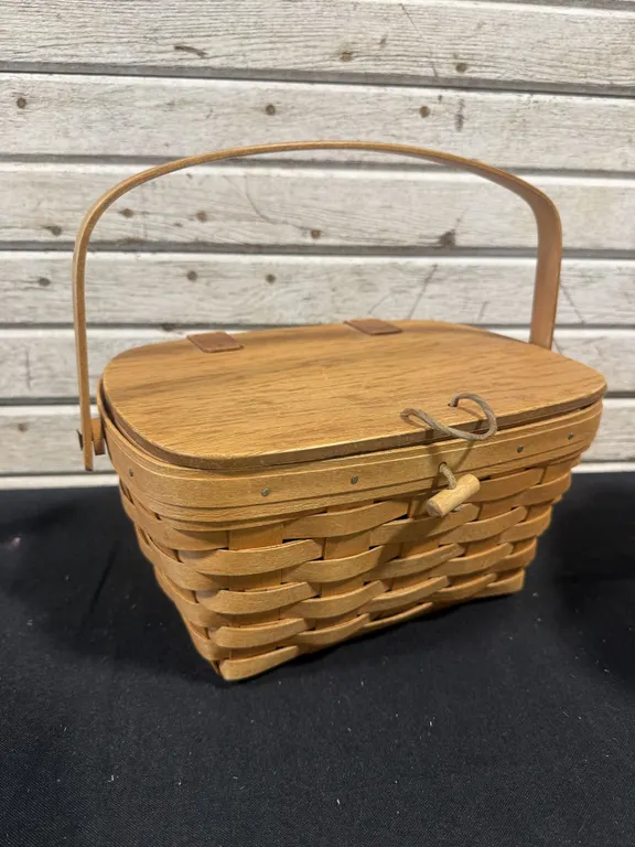Vintage 1992 Longaberger Handwoven Basket