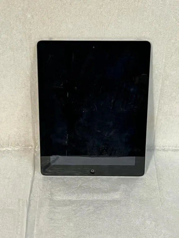 16 GB IPad - UNTESTED