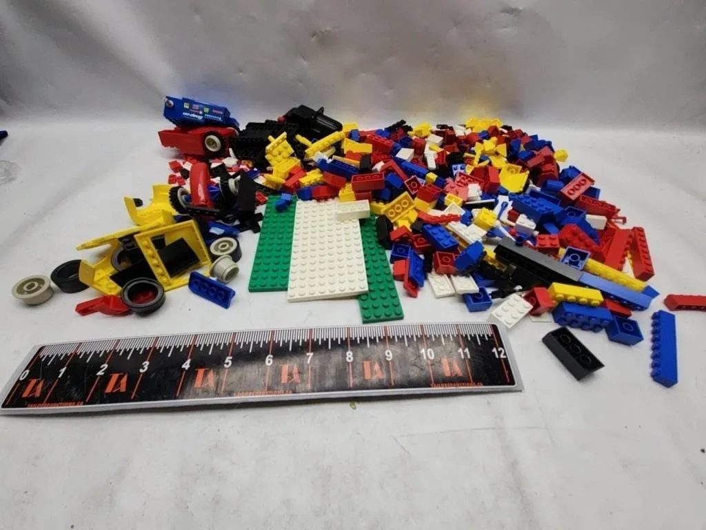 Lego Bulk Lot - Bricks, Baseplates & Vehicle Parts