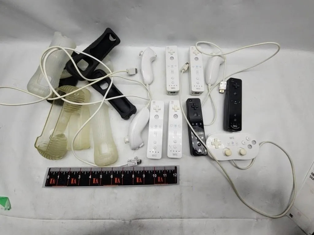 Wii Controllers, Nunchucks & Accessories Lot