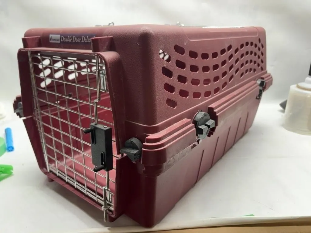 Petmate Double Door Deluxe Pet Carrier - Cracked