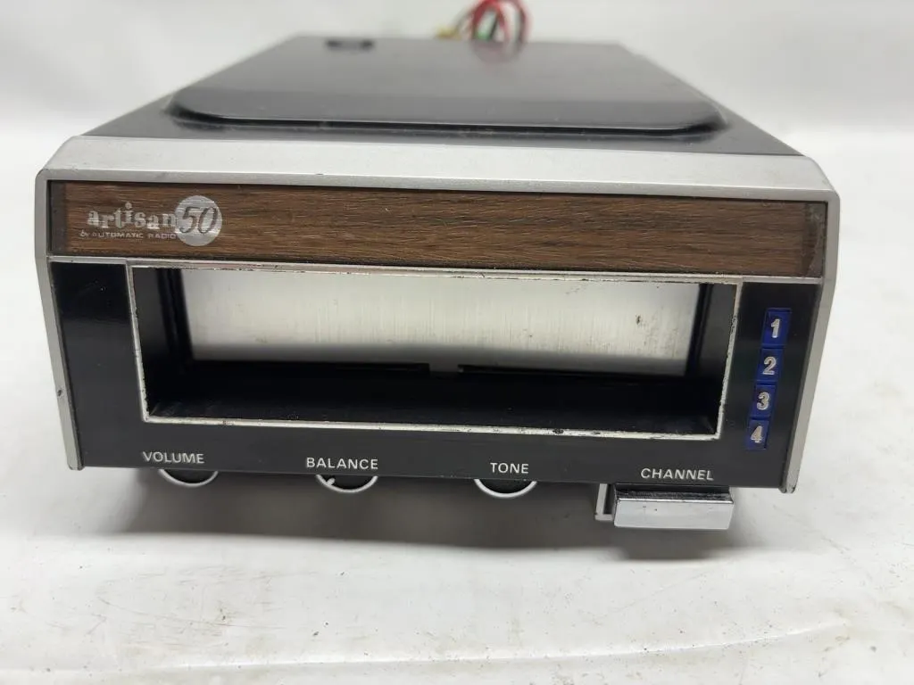 Artisan 50 Automatic Radio 8-Track Player