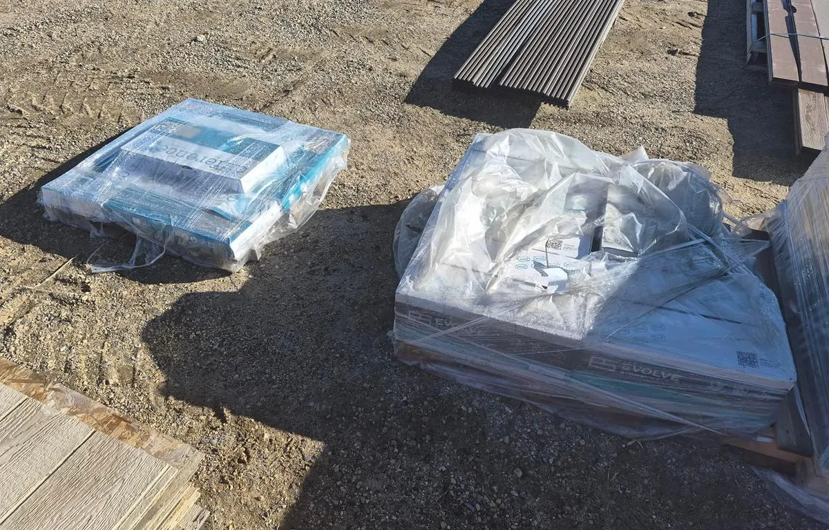 Pallets of Flooring Tile & Evolve Siding Artificial Stone
UNRESERVED