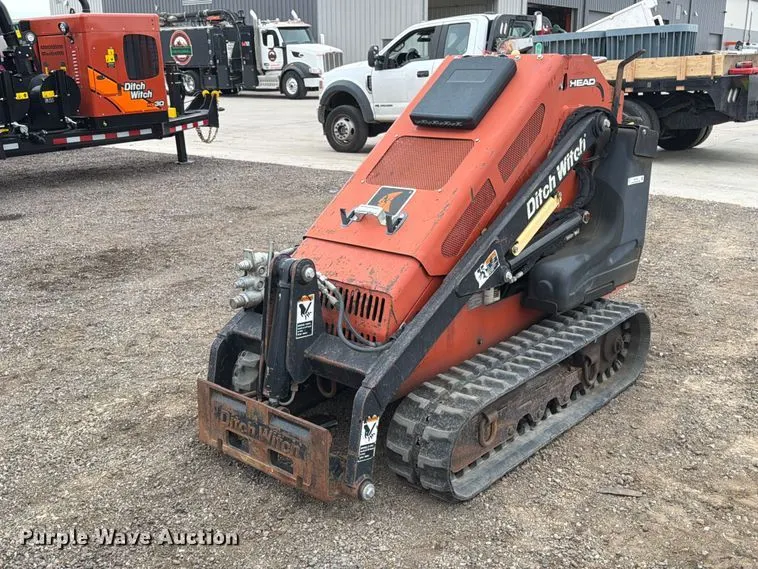 2008 Ditch Witch 650 compact utility loader