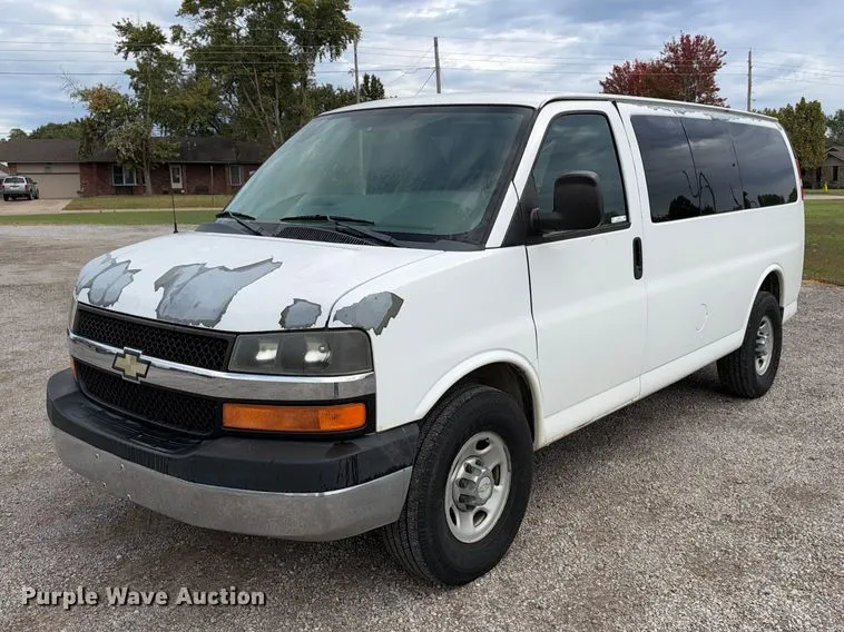 2011 Chevrolet Express 2500 van