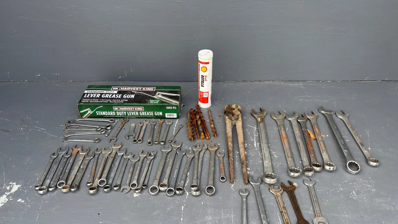 Harvest King Lever Grease Gun