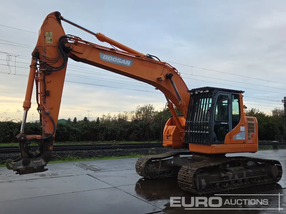 2014 Doosan DX235LCR