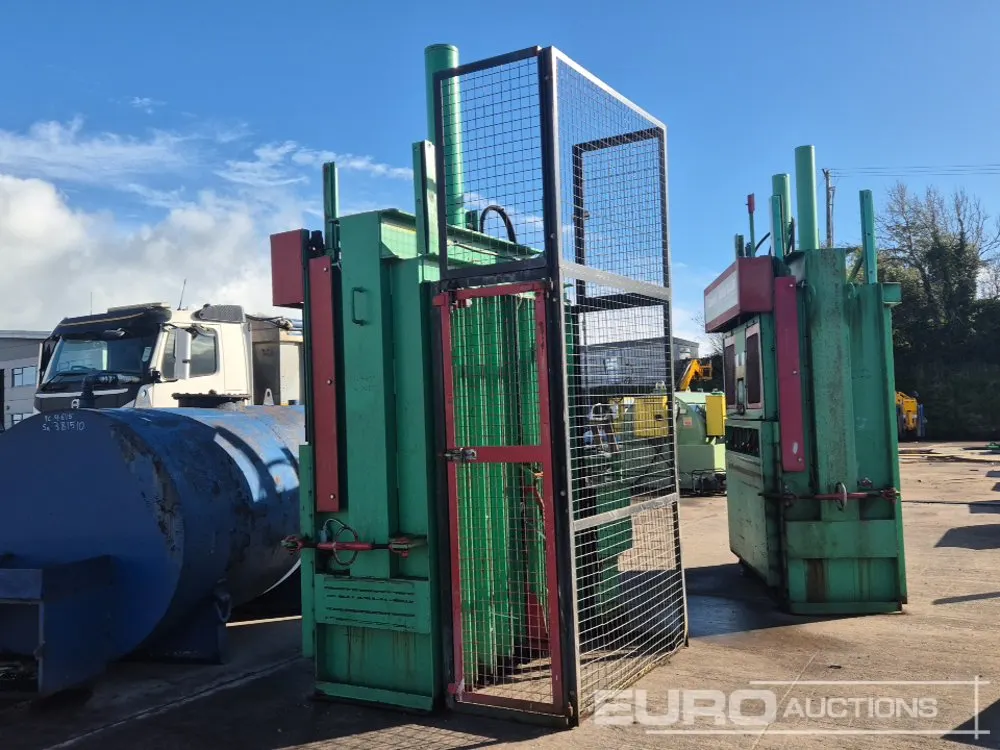 Gradall GV500 Waste Baler