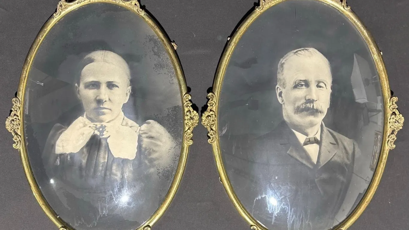 Photographic Portraits with Oval Ornate Frames
