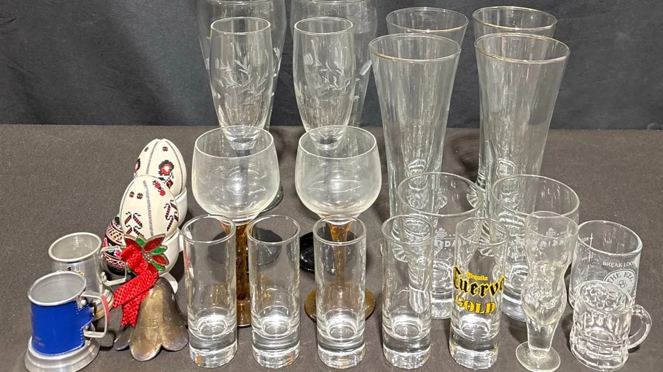 Glassware and Collectibles: Glassware, Ukrainian Eggs