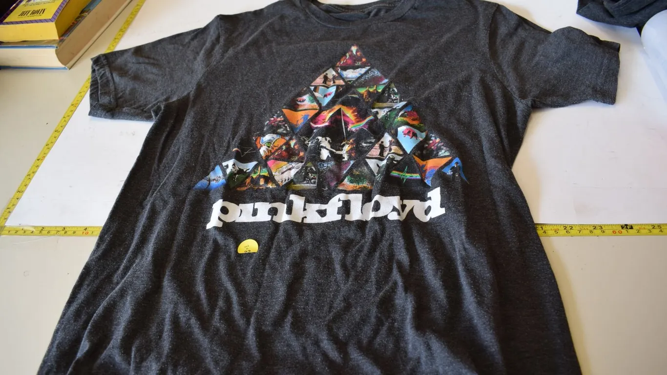 Pink Floyd T-Shirt - Med